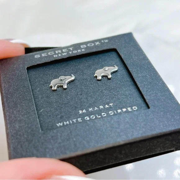 Secret Box 24k white gold dipped 🐘 elephant stud earrings - Picture 3 of 4